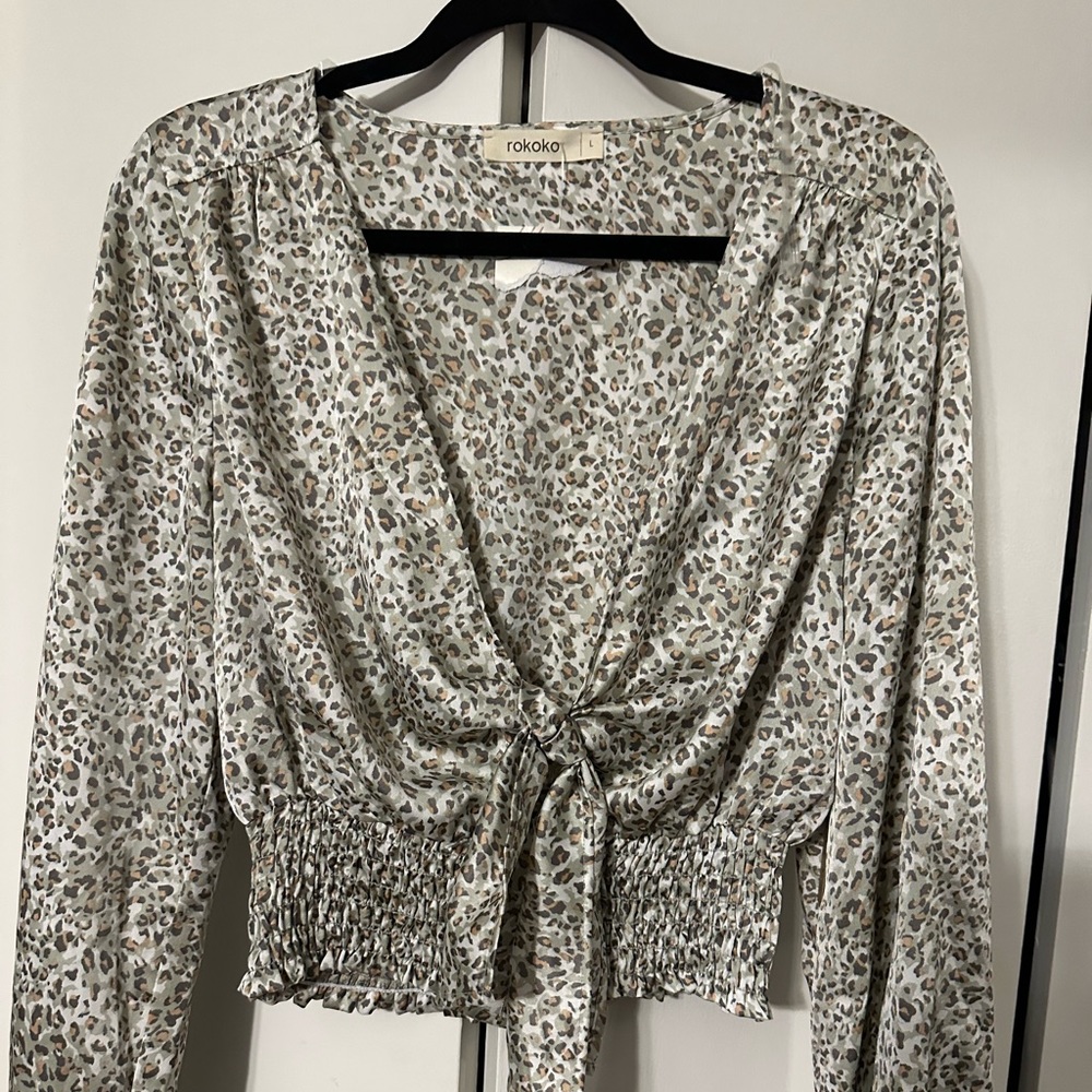 ** BRAND NEW ** rokoko smocked silky top
